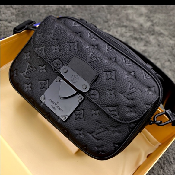 louis vuitton s lock messenger